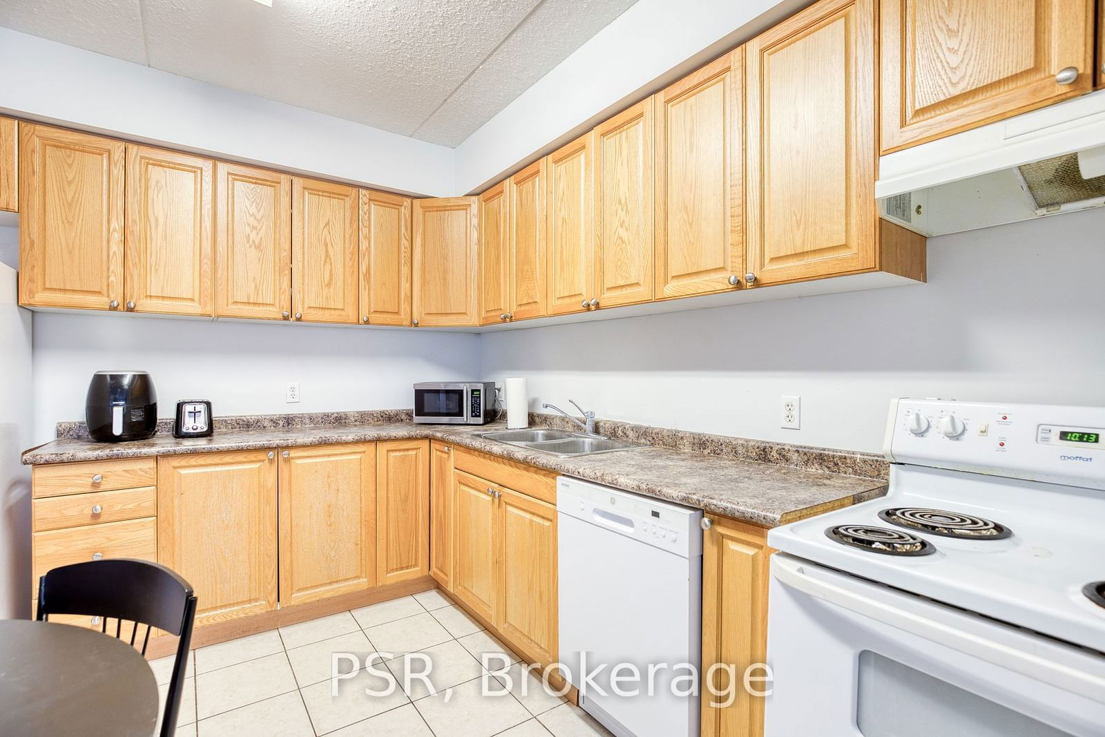 253 Lester St, unit 102 for sale - image #5