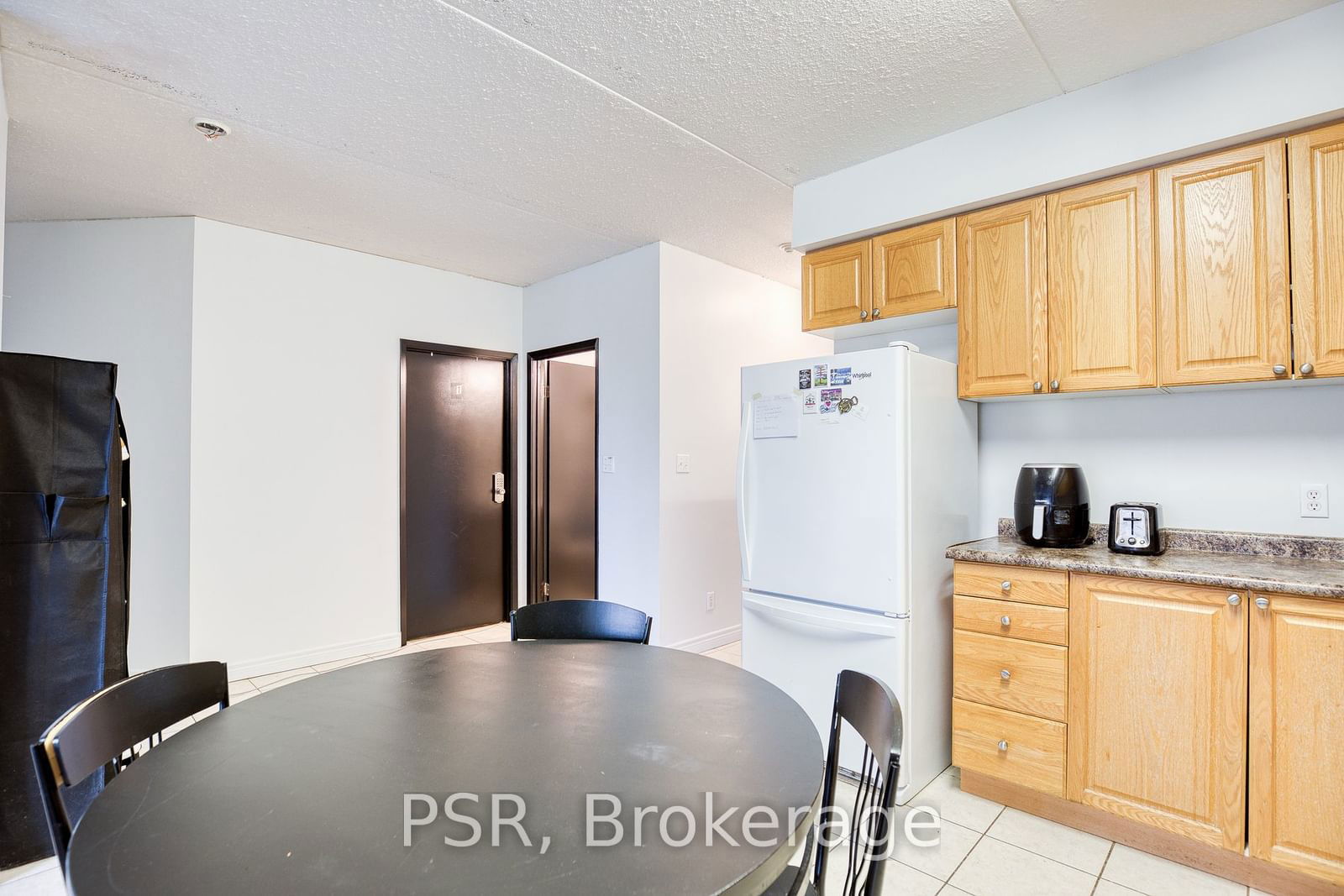 253 Lester St, unit 102 for sale - image #9