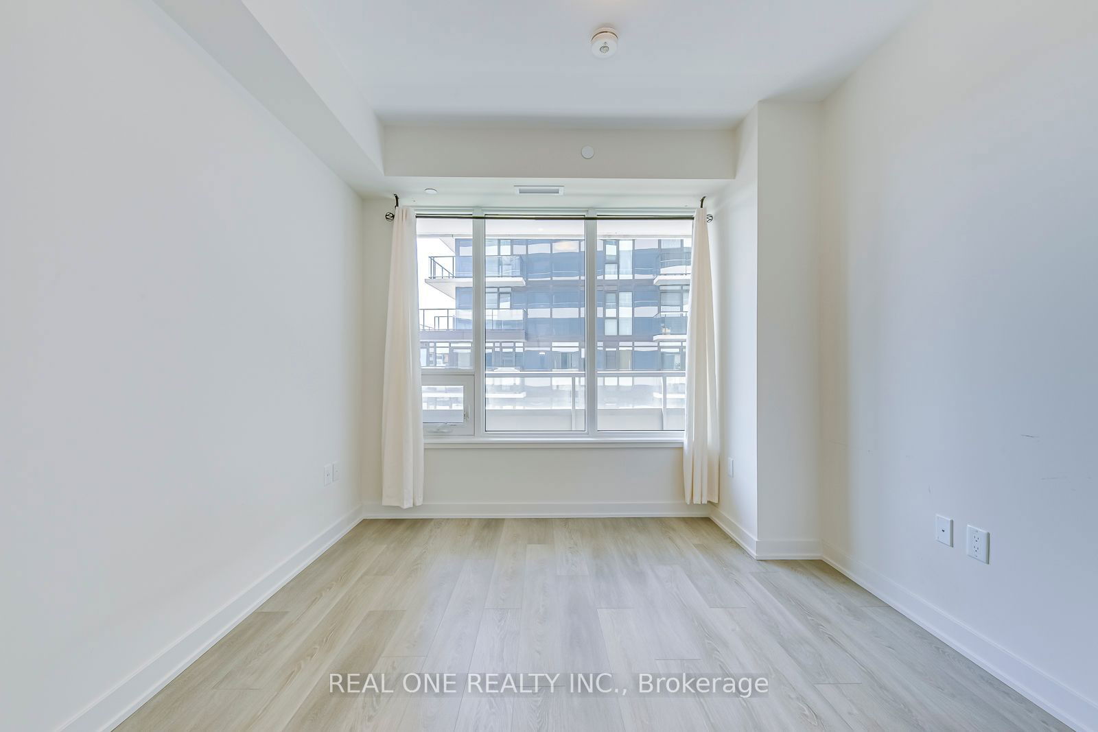 212 King William St, unit 906 for sale - image #10