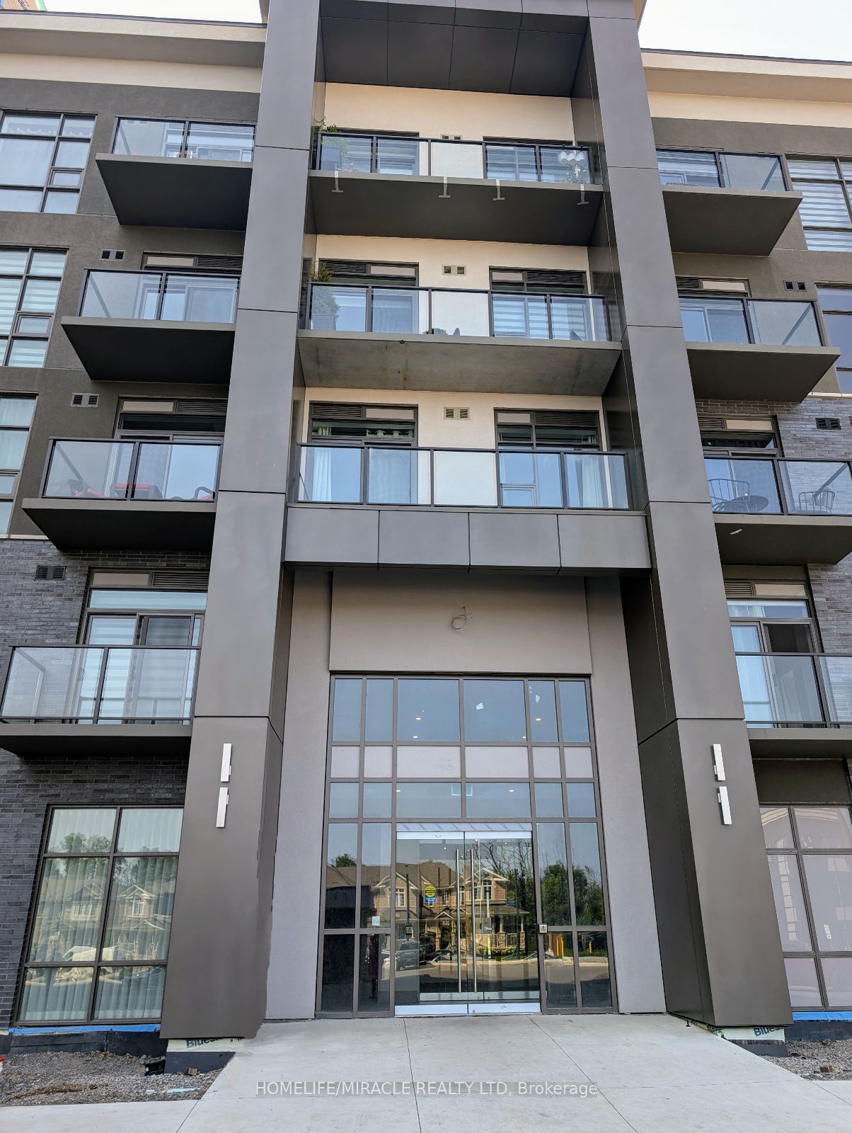 270 Dundas St E, unit 219 for sale - image #2