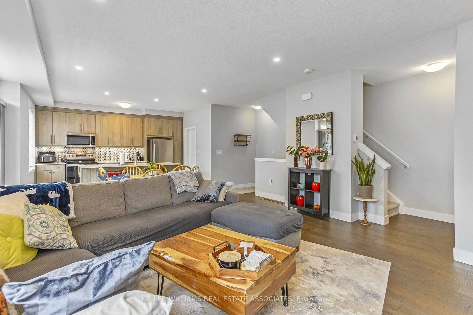 177 Edgevalley Rd, unit 16 for sale - image #21