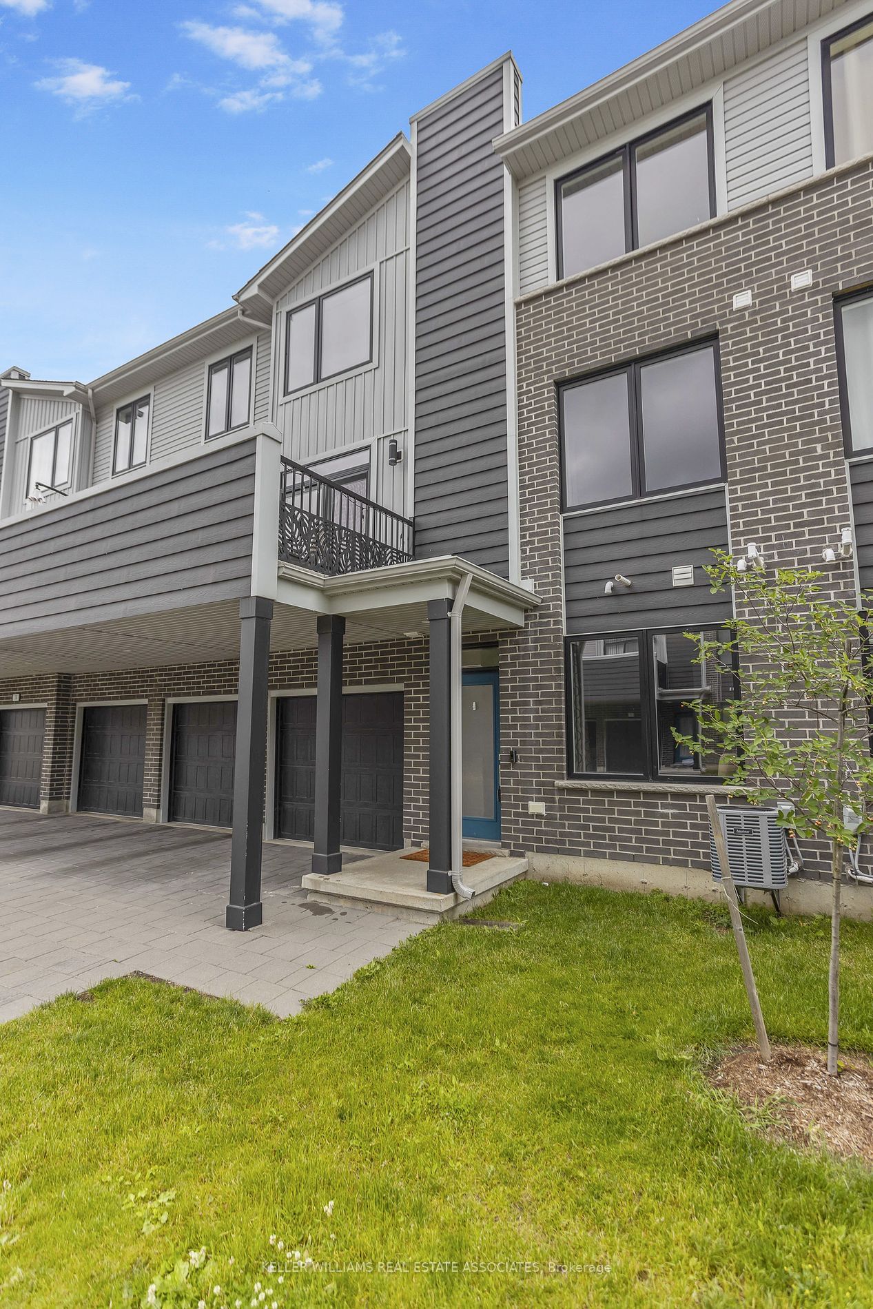 177 Edgevalley Rd, unit 16 for sale - image #3