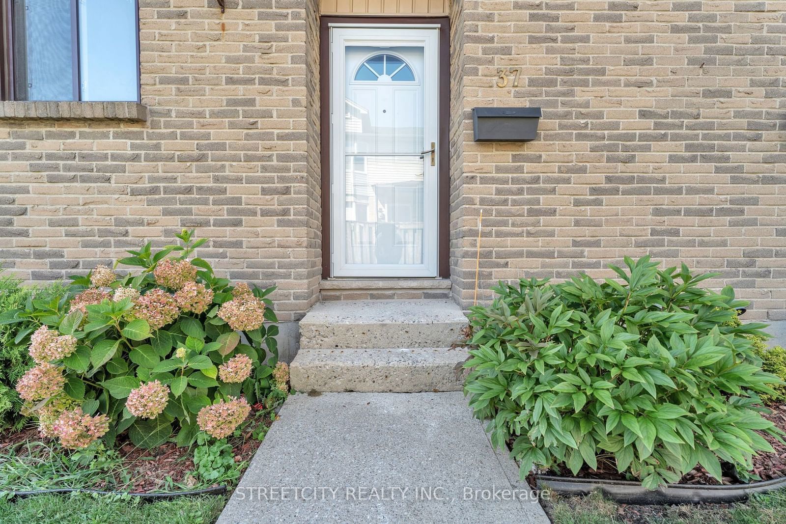 474 Southdale Road East, London, Toronto