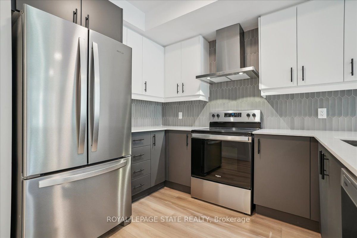 153 Wilson St W, unit 213 for rent