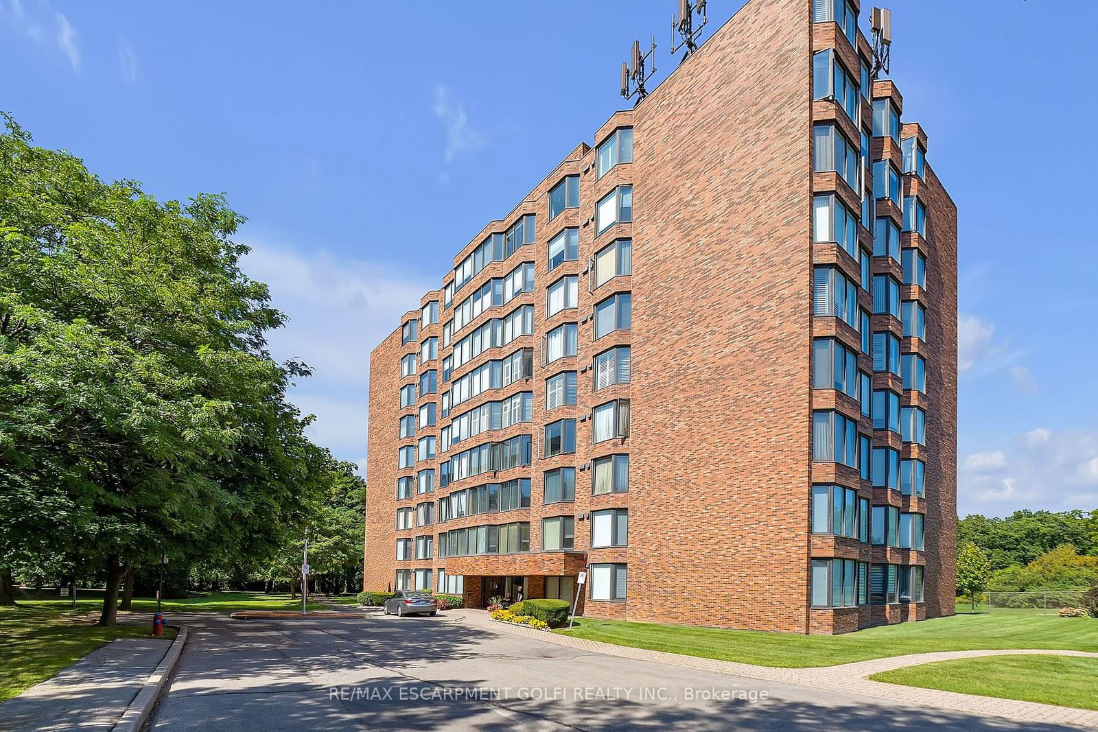 180 Limeridge Rd W, unit 702 for sale - image #1