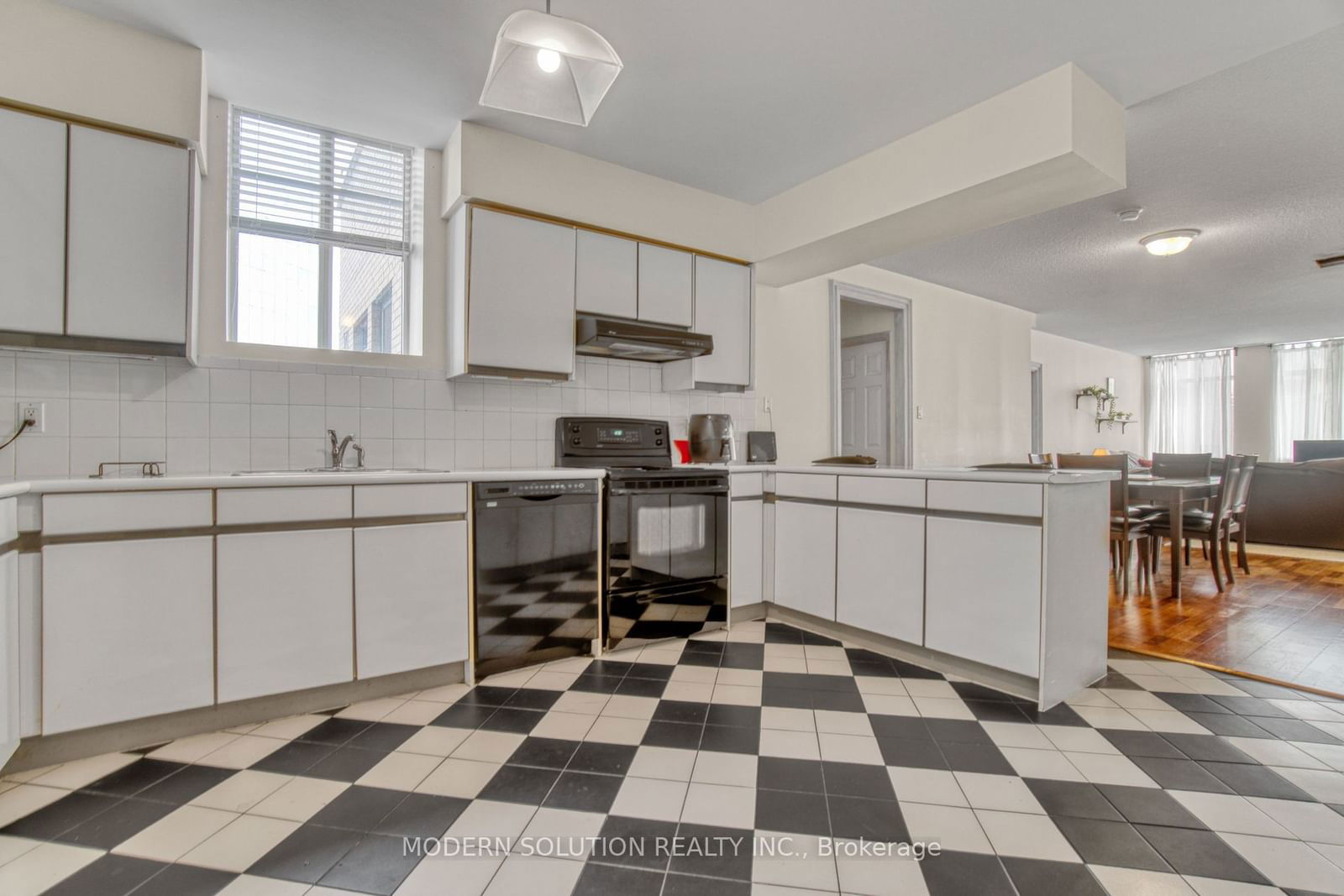 36 James St S, unit 302 for sale - image #2