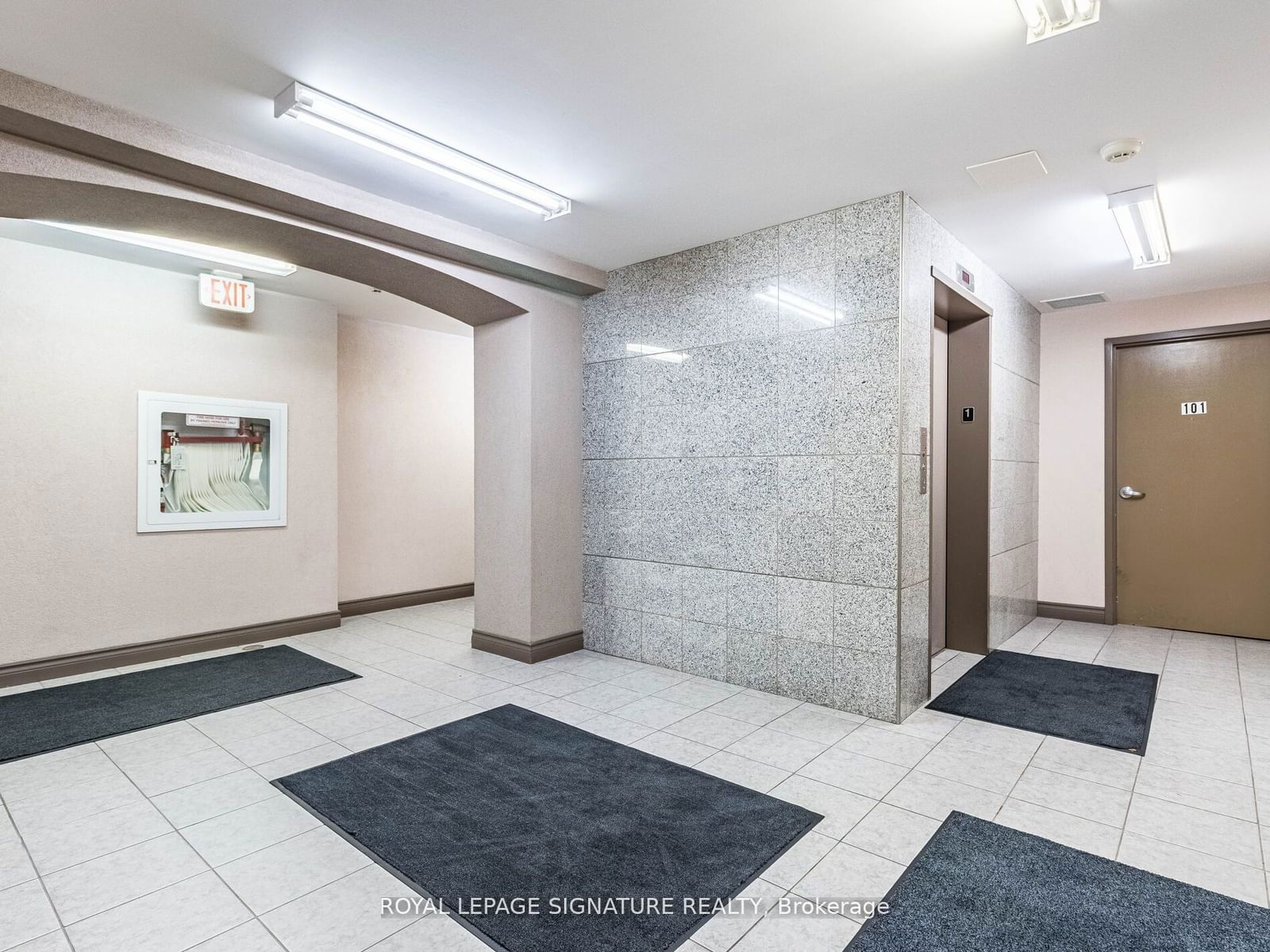 251 Lester St, unit 206 for sale - image #3