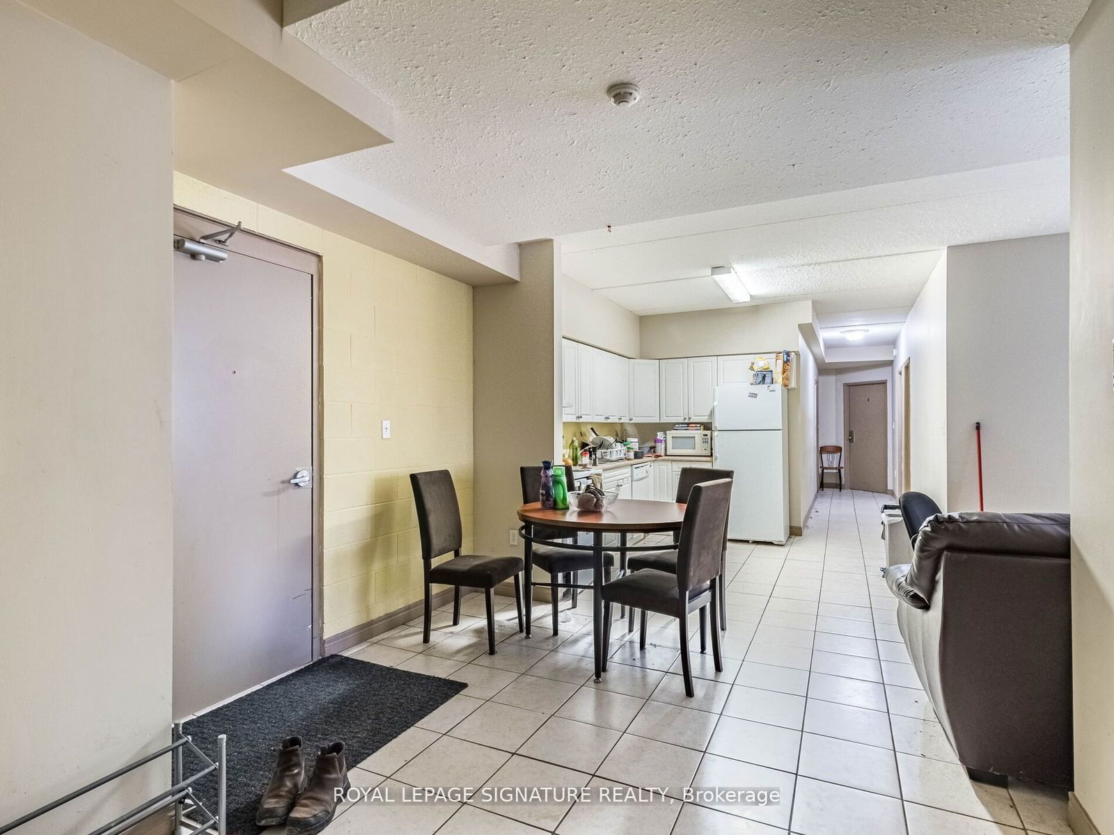 251 Lester St, unit 206 for sale - image #5