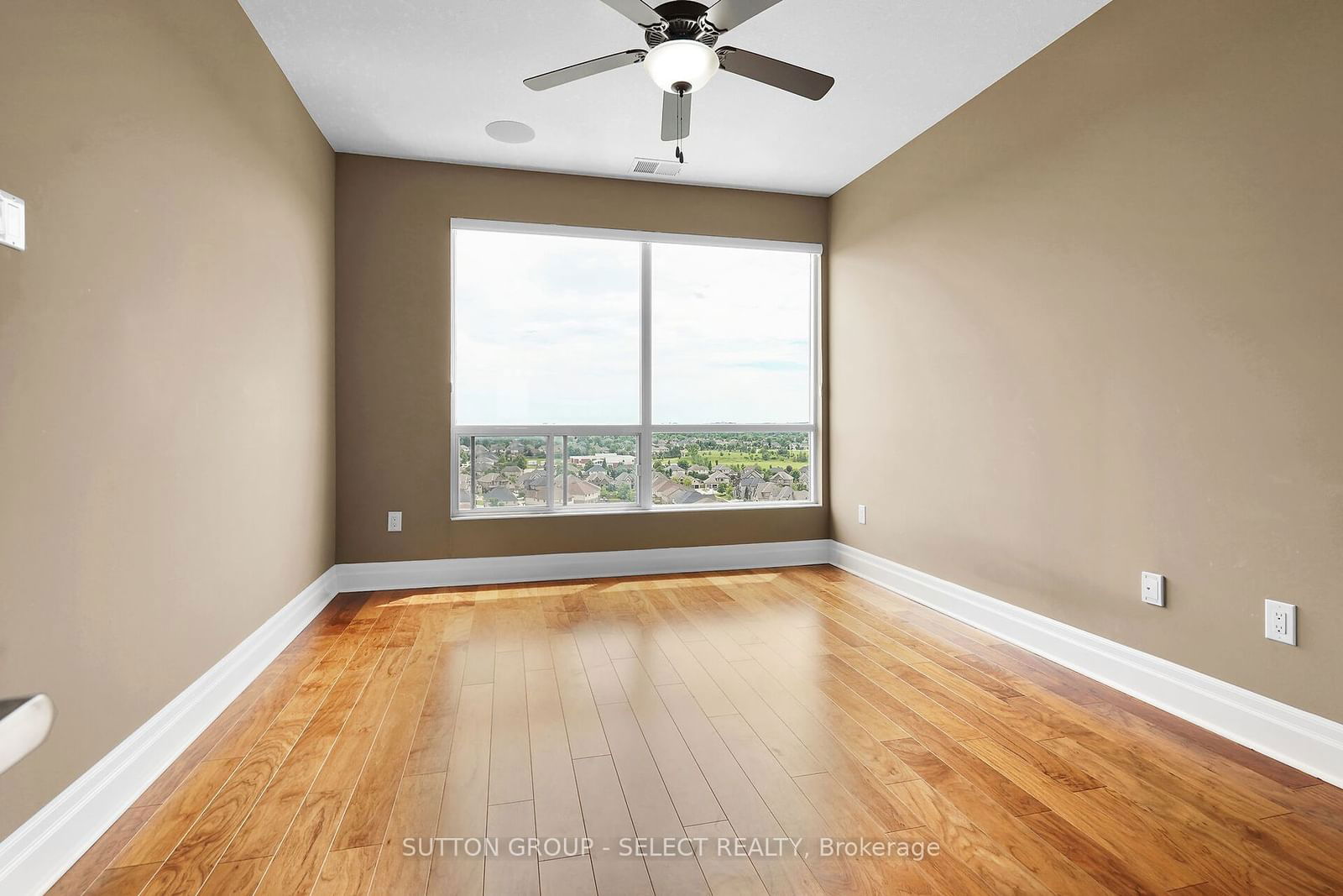 240 Villagewalk Blvd, unit 1303 for sale - image #19