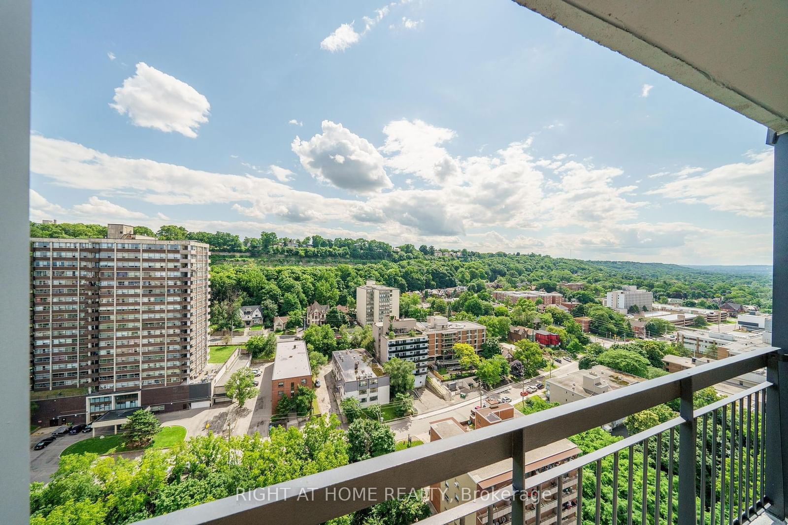 150 Charlton Ave E, unit 2907 for sale