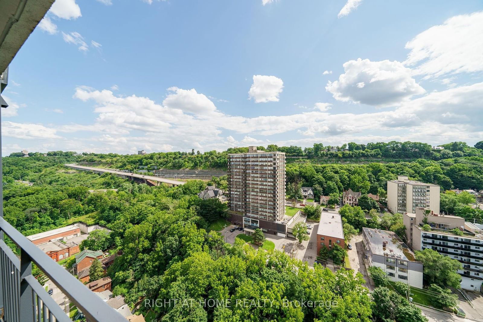 150 Charlton Ave E, unit 2907 for sale