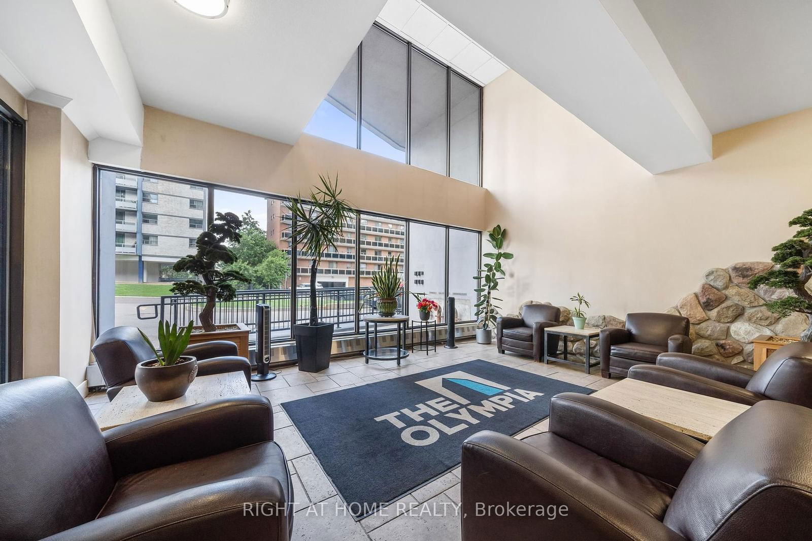 150 Charlton Ave E, unit 2907 for sale - image #32