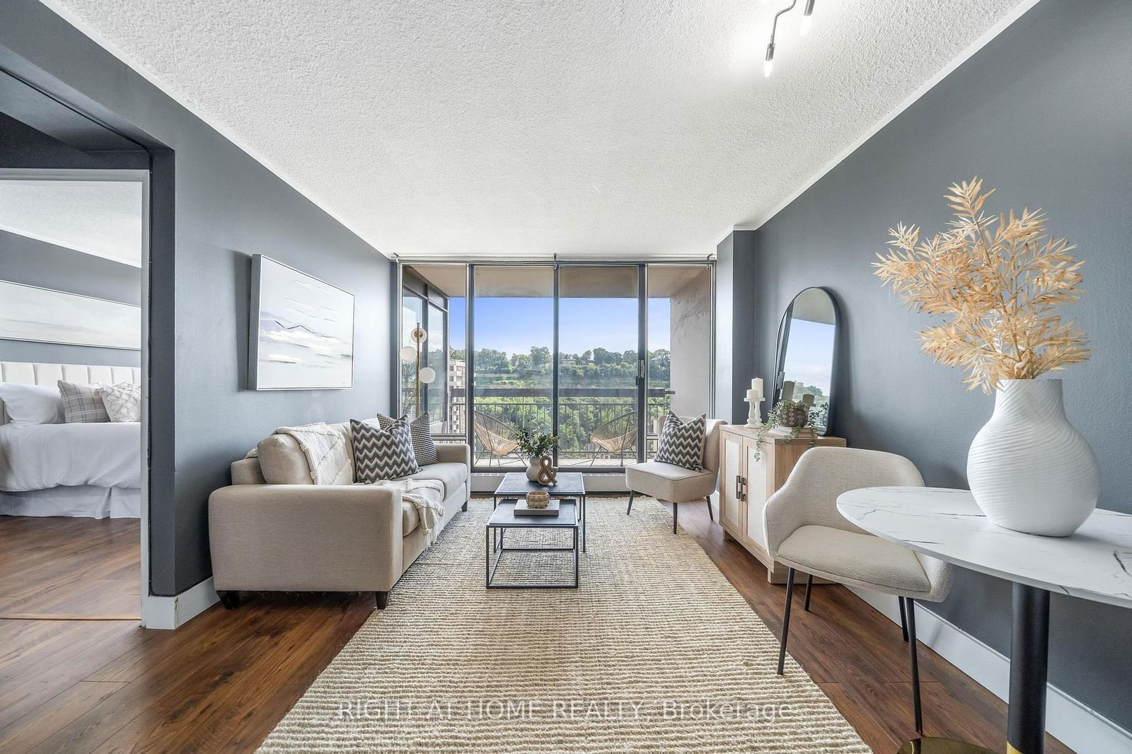 150 Charlton Ave E, unit 2907 for sale - image #8