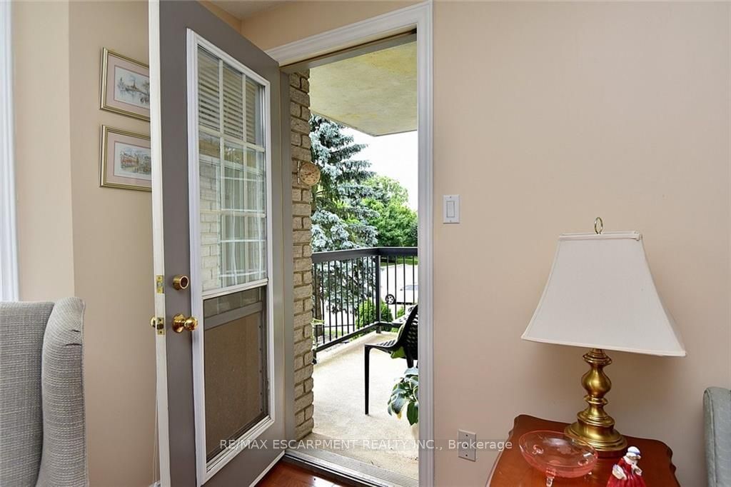 970 Golf Links Rd, unit 202 for sale - image #8