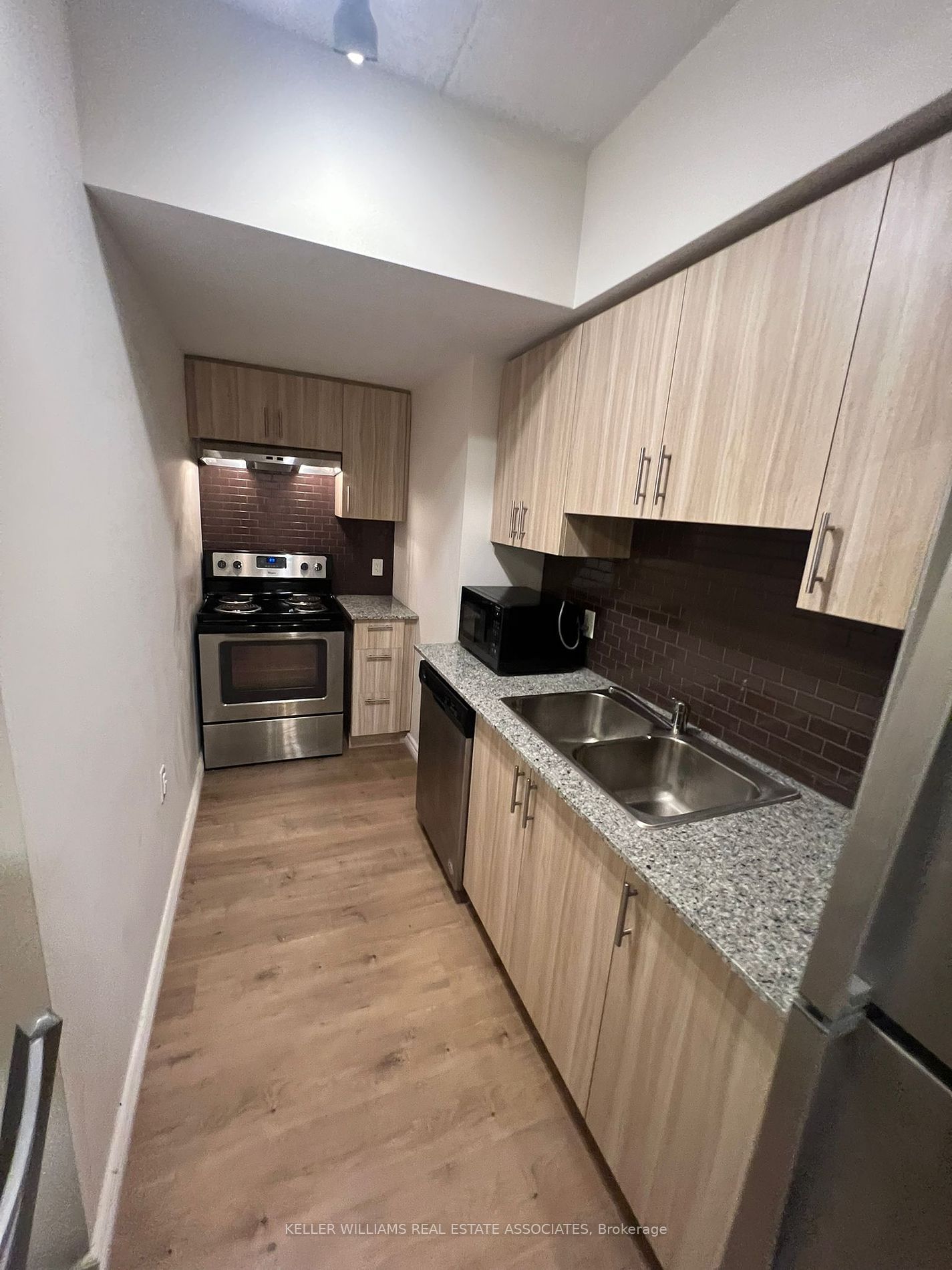 275 Larch St, unit G205 for rent - image #6