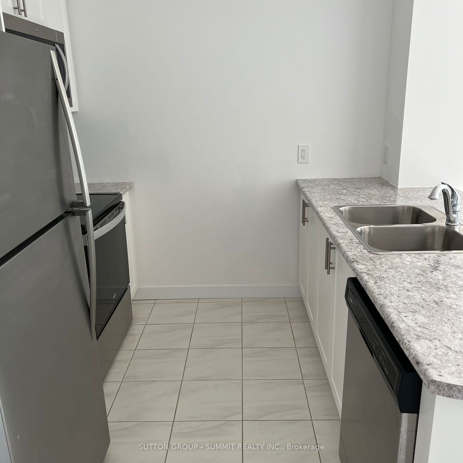 460 Dundas St E, unit 227 for rent