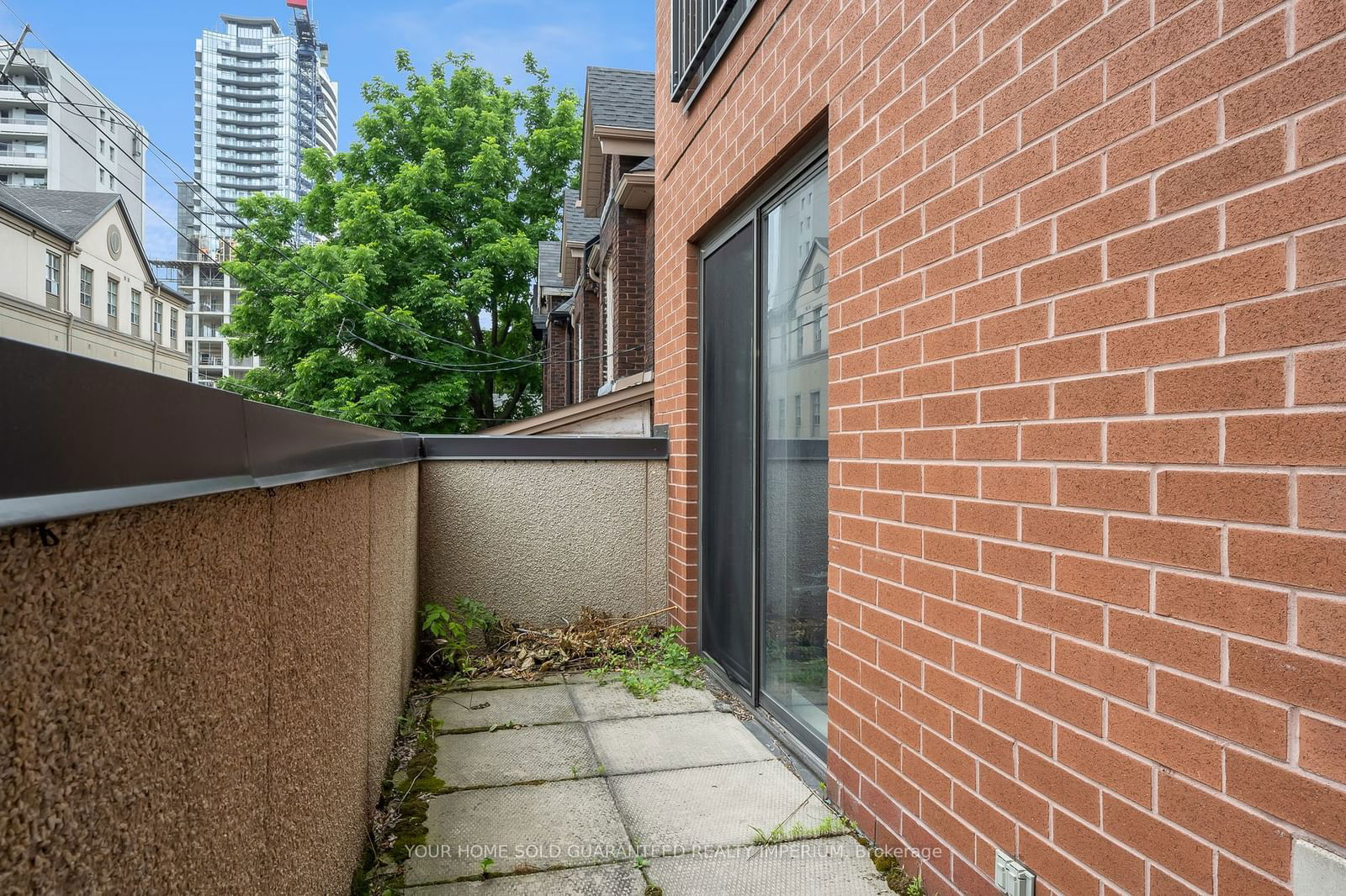 47 Caroline St N, unit 209 for sale