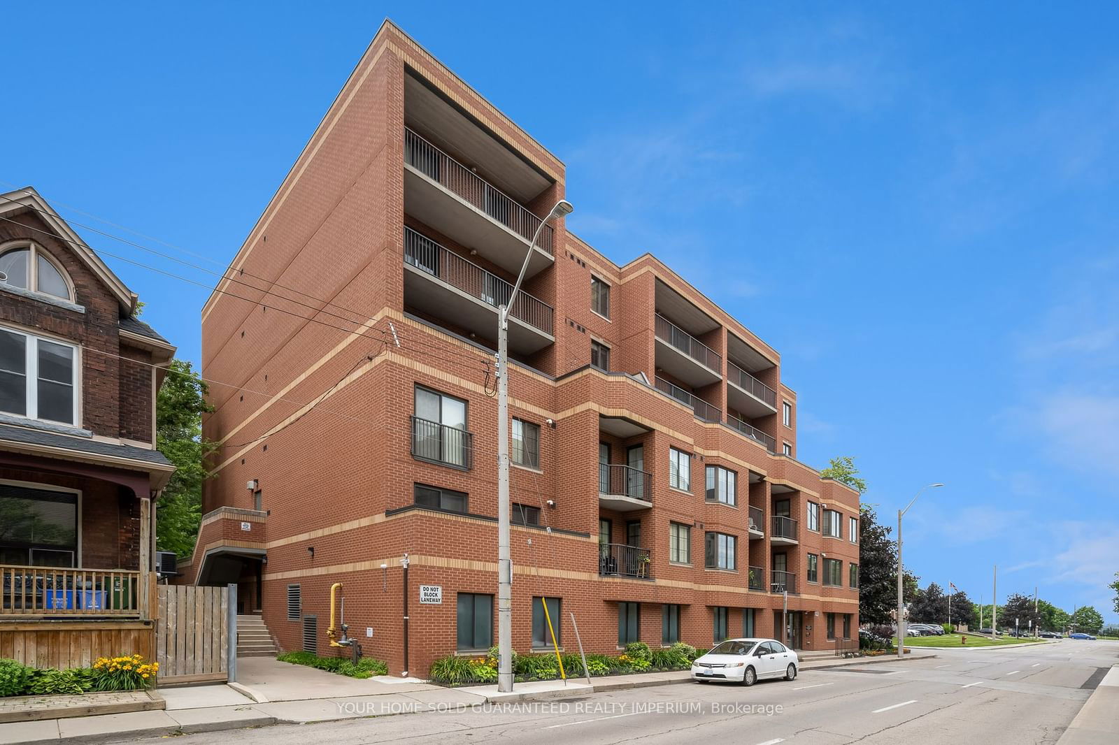 47 Caroline St N, unit 209 for sale