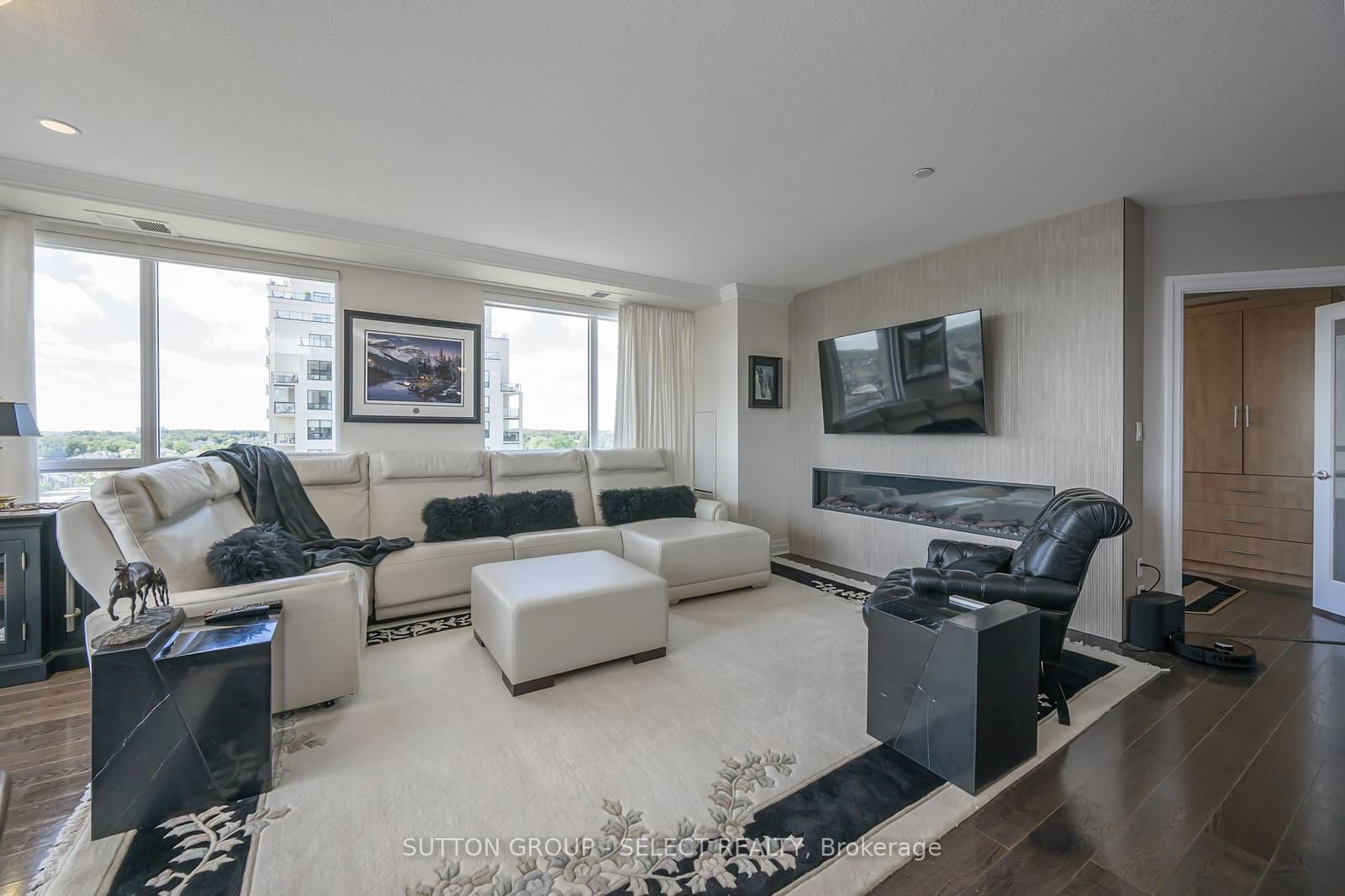 240 Villagewalk Blvd, unit 810 for sale - image #2