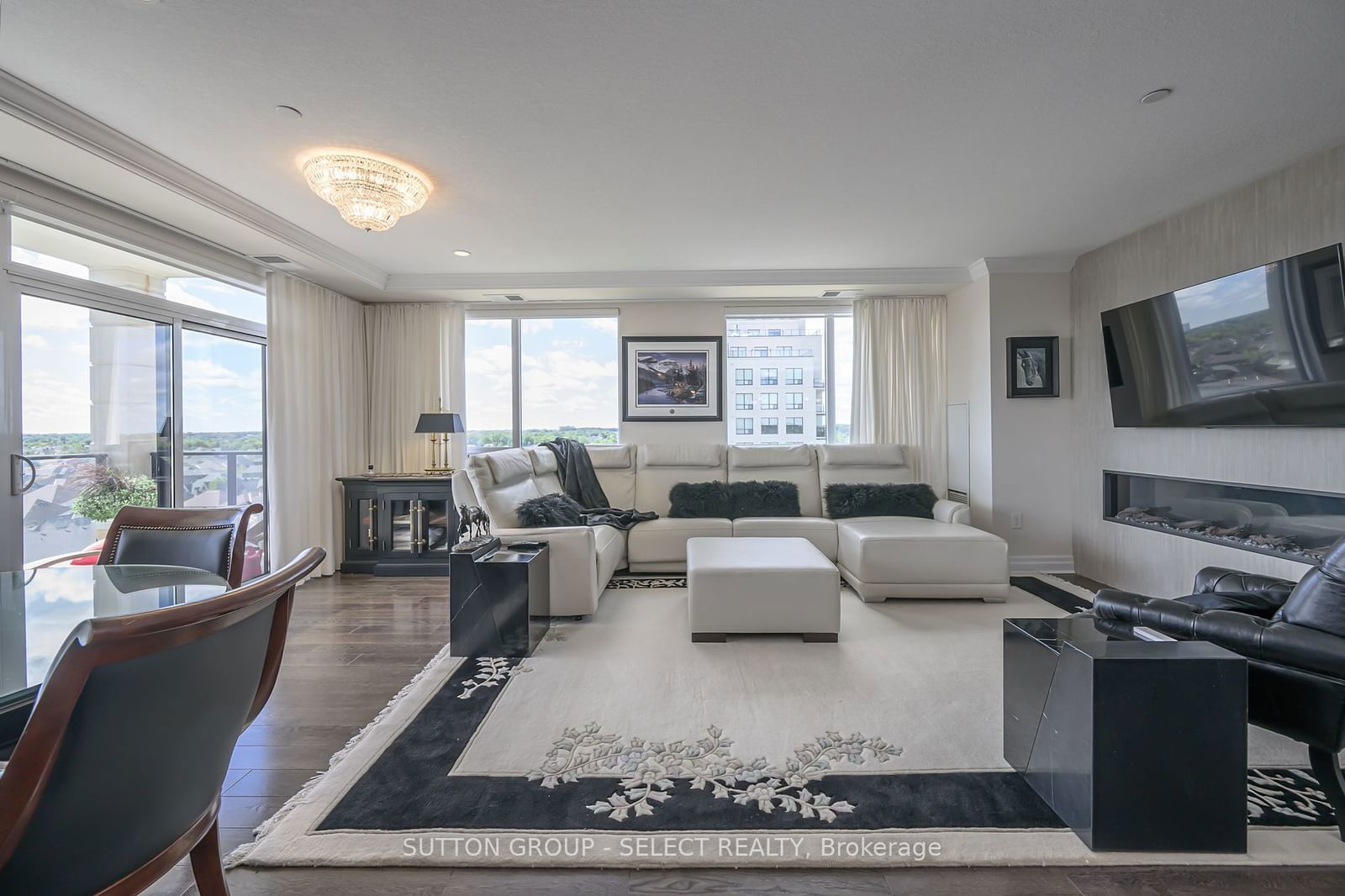 240 Villagewalk Blvd, unit 810 for sale - image #3