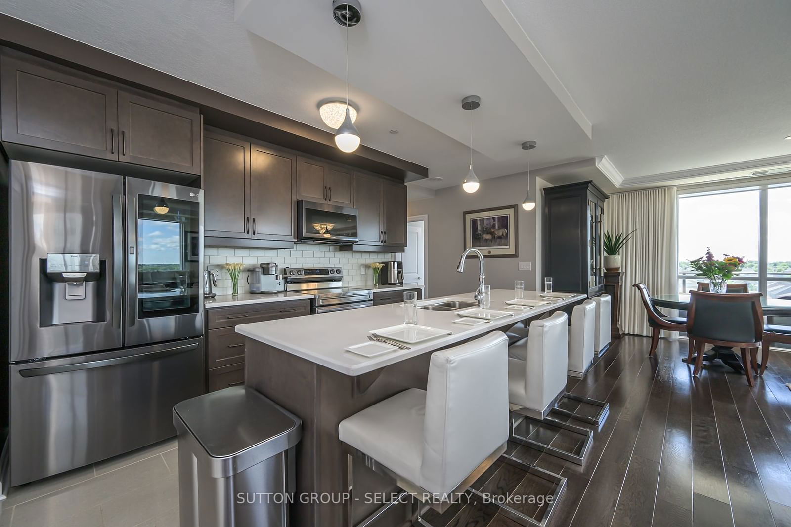 240 Villagewalk Blvd, unit 810 for sale - image #8