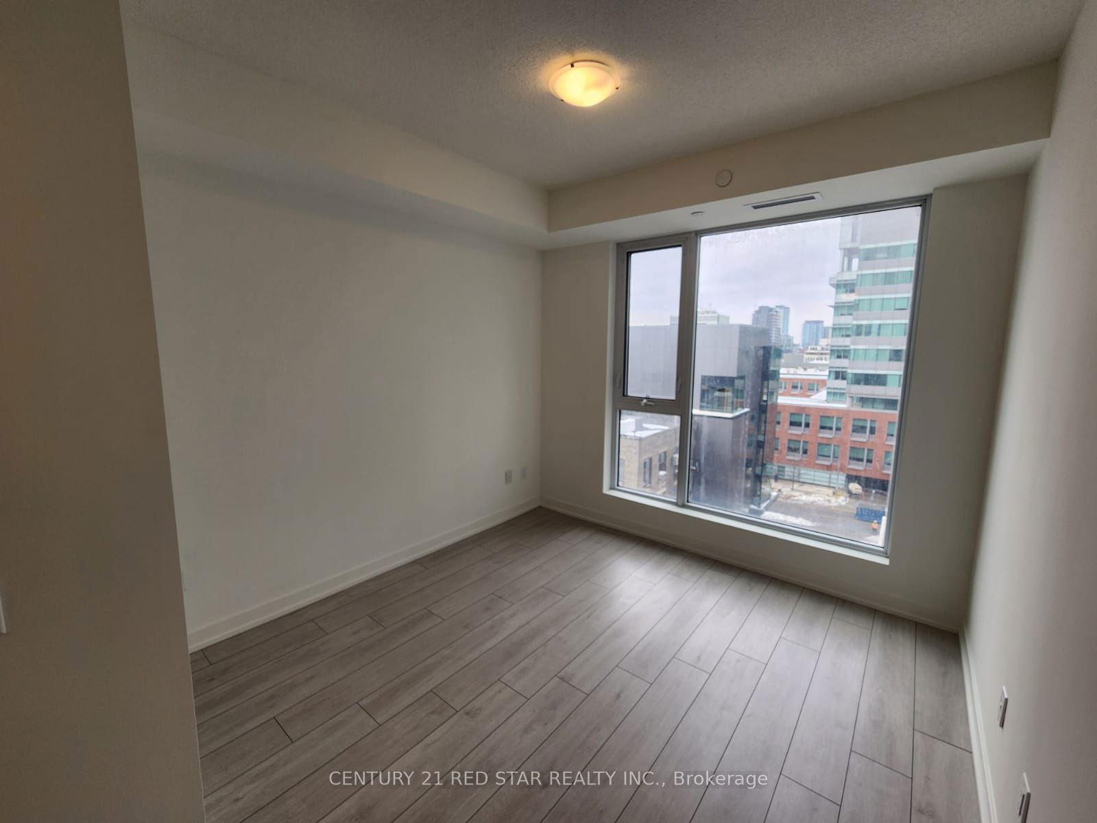 55 Duke St W, unit 601 for rent