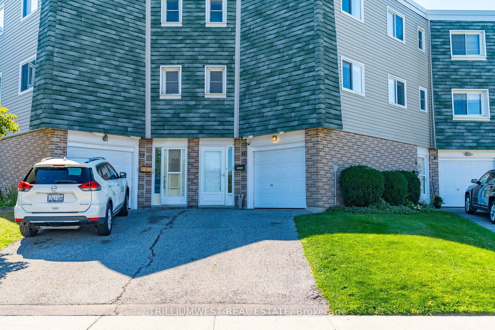 60 Elmsdale Dr, unit 13 for sale - image #3