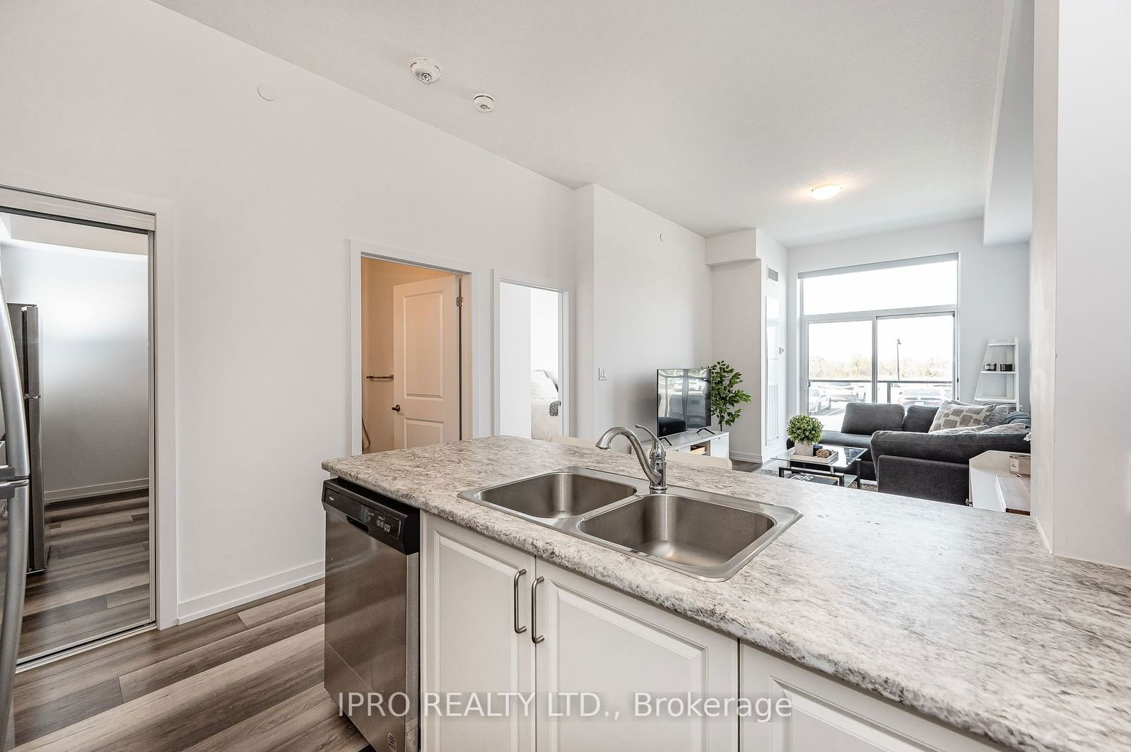 450 Dundas St E, unit 121 for sale - image #13