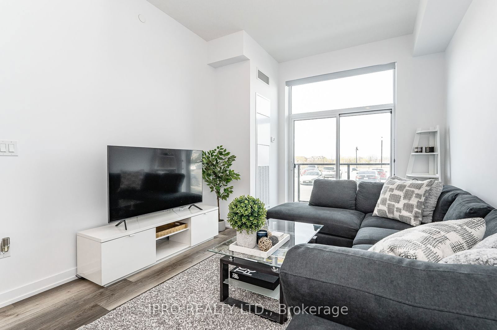 450 Dundas St E, unit 121 for sale - image #18