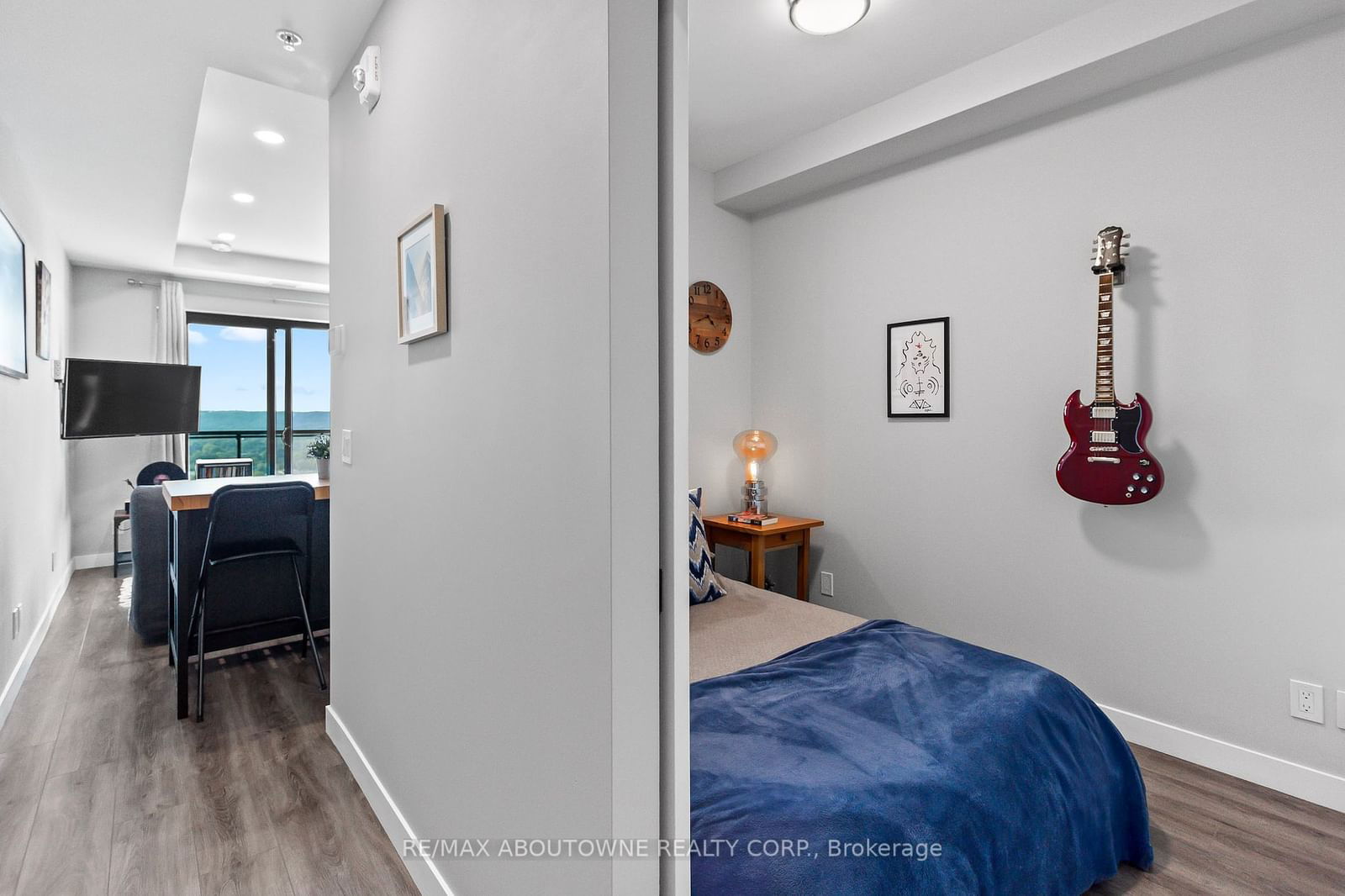 15 Queen St S, unit 2006 for sale