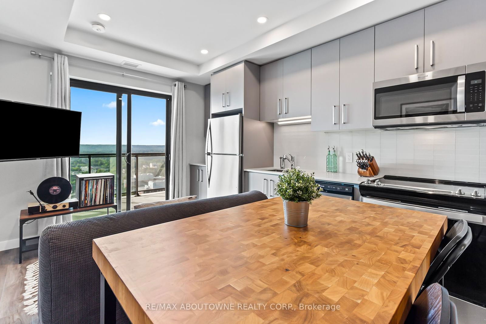 15 Queen St S, unit 2006 for sale - image #18