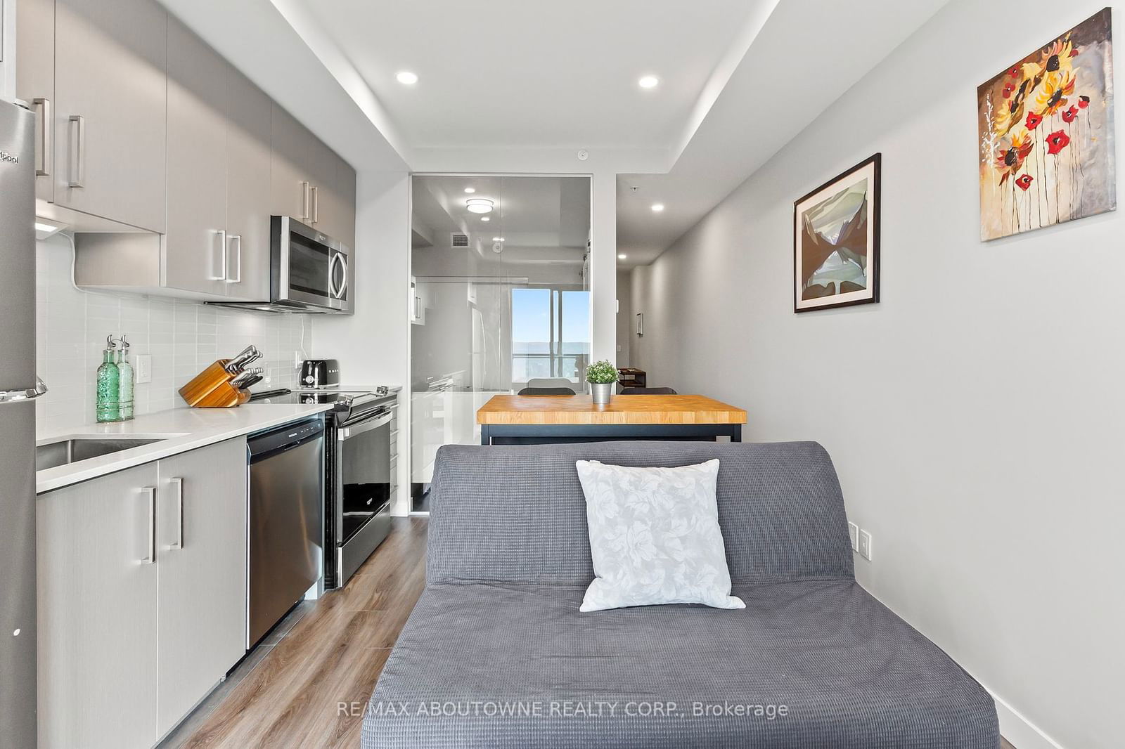 15 Queen St S, unit 2006 for sale