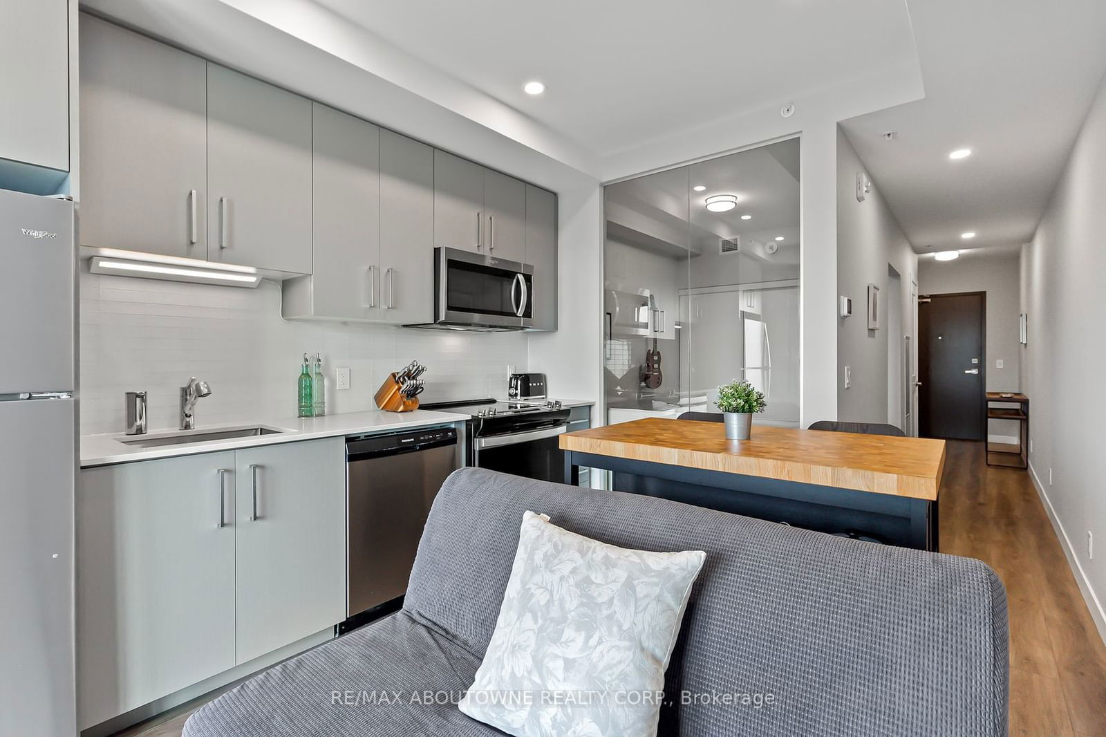 15 Queen St S, unit 2006 for sale