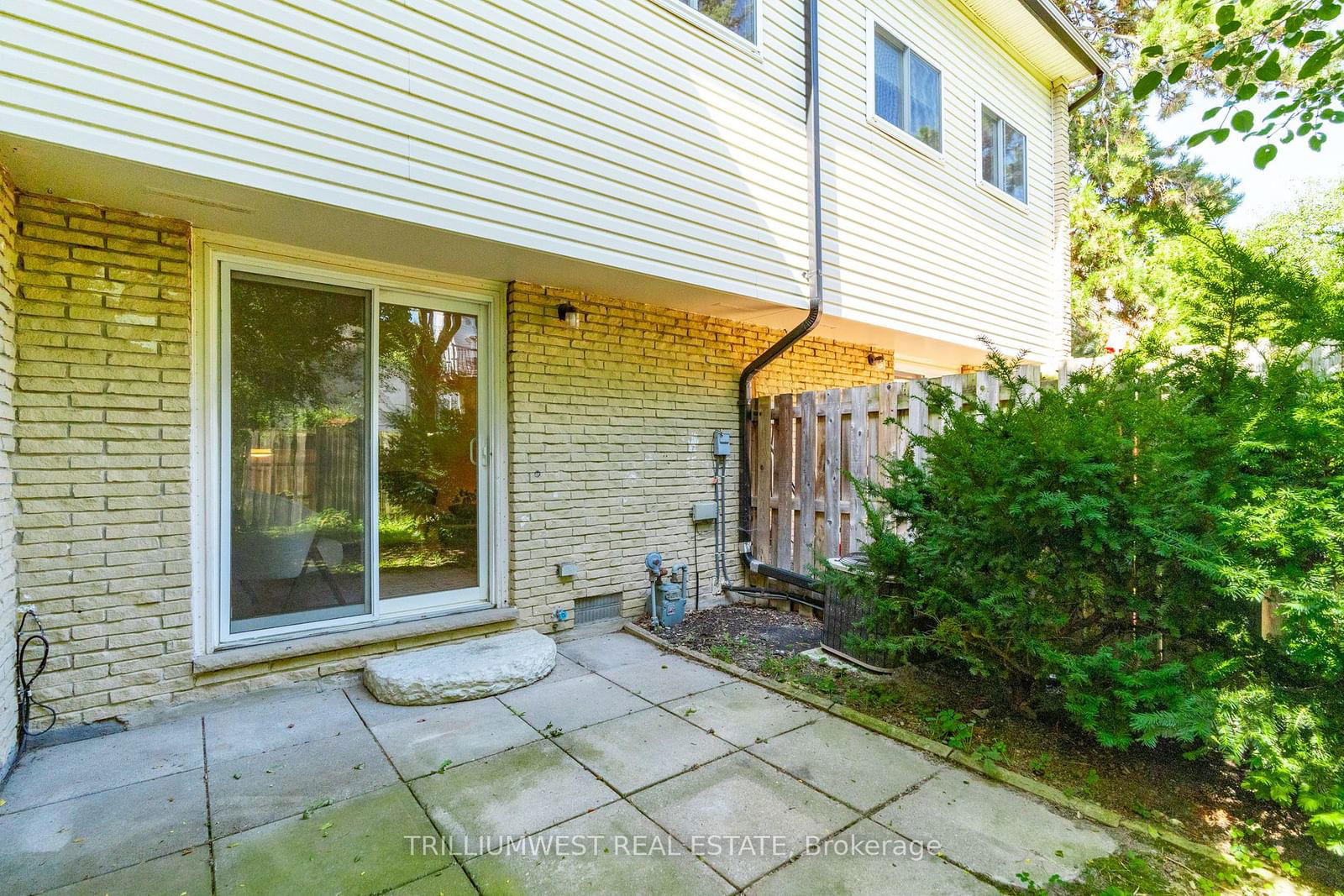 211 Veronica Dr, unit 25 for sale - image #33