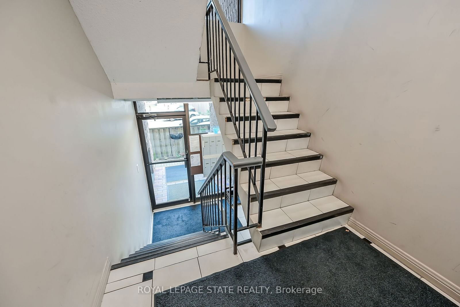 482 James St N, unit 203 for sale