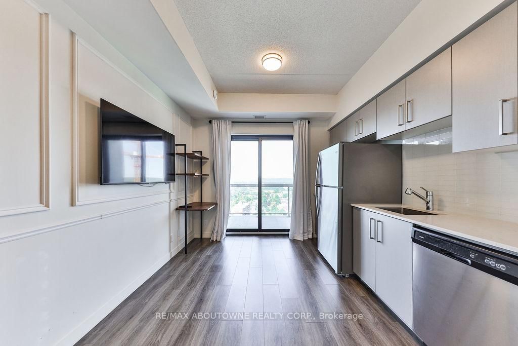 15 Queen St S, unit 1806 for rent