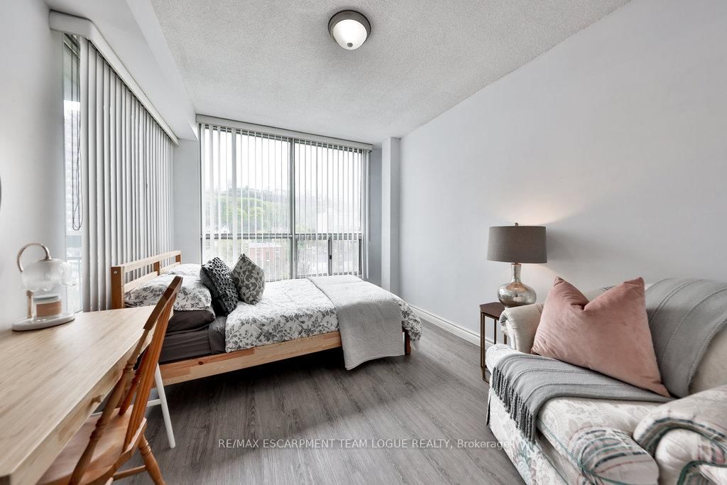 150 Charlton Ave E, unit 1705 for rent - image #16