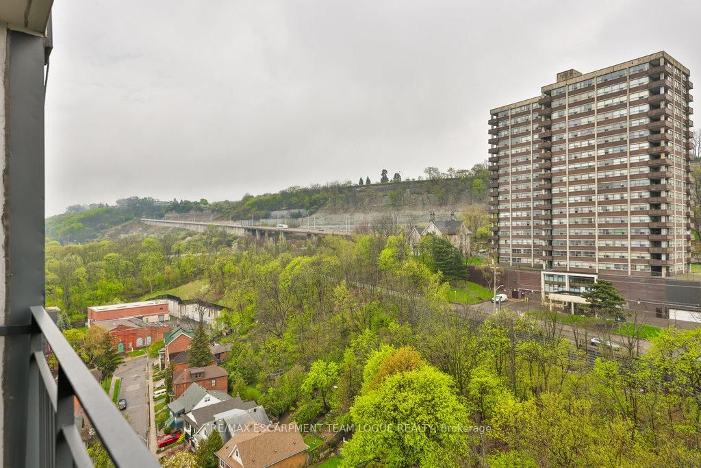 150 Charlton Ave E, unit 1705 for rent - image #24