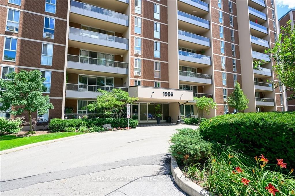 1966 Main St W, unit 1404 for sale