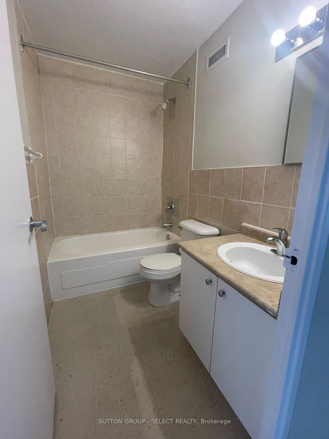 573 Mornington Ave, unit 606 for sale - image #8