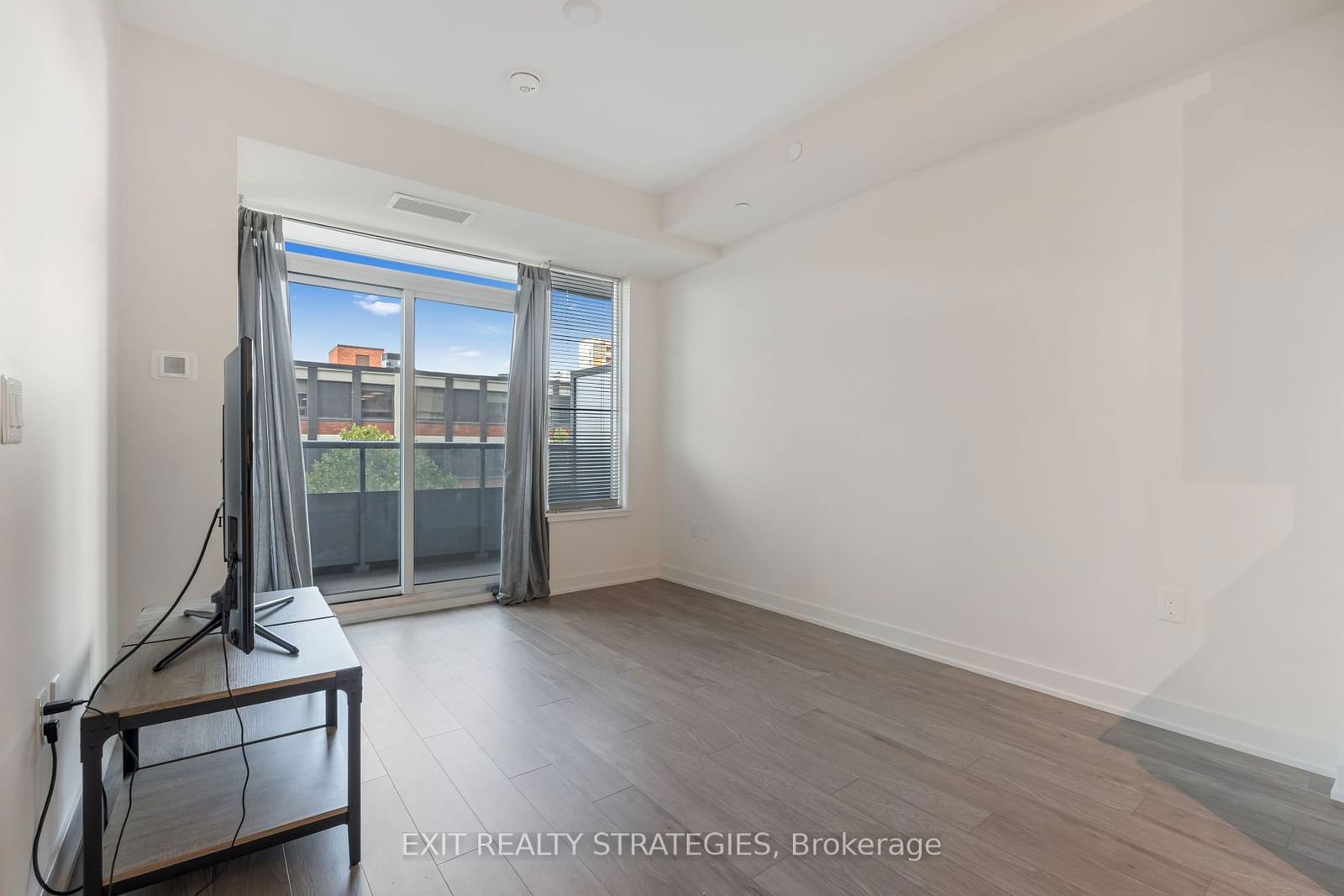 212 King William St E, unit 521 for sale