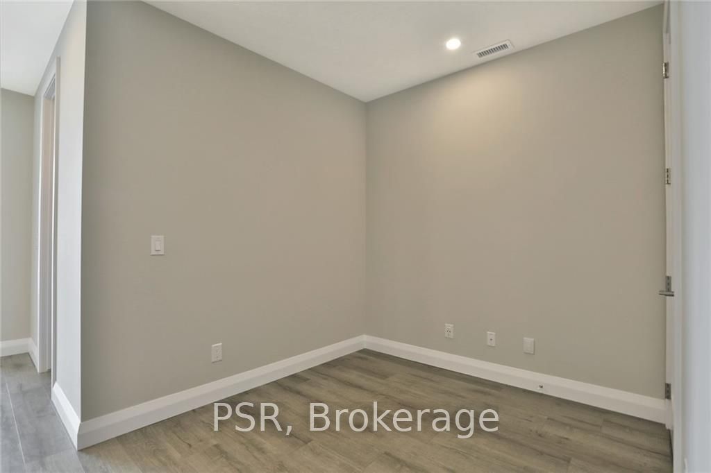 101 Locke St S, unit 515 for rent - image #8