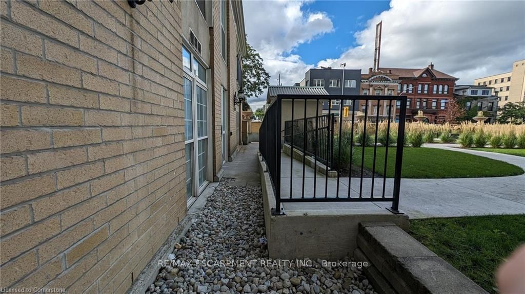 135 James St S, unit 115 for rent - image #12