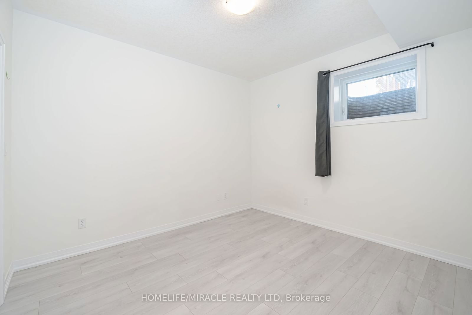 261 Woodbine Ave, unit 83 for rent