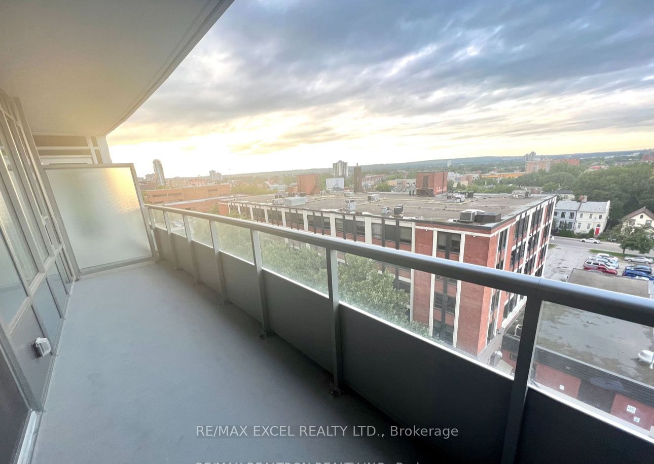 212 King William St, unit 802 for rent