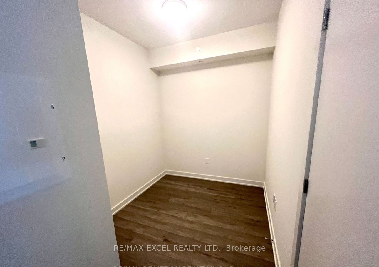 212 King William St, unit 802 for rent