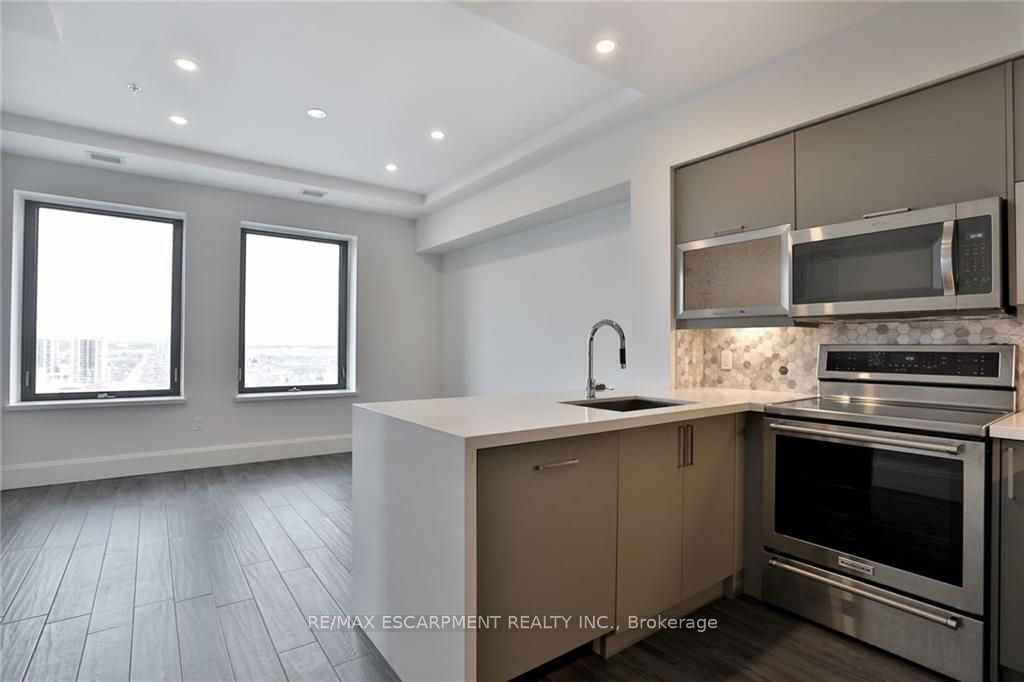 112 King St E, unit 1105 for rent - image #12