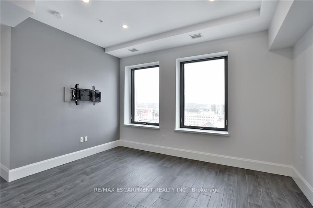 112 King St E, unit 1105 for rent