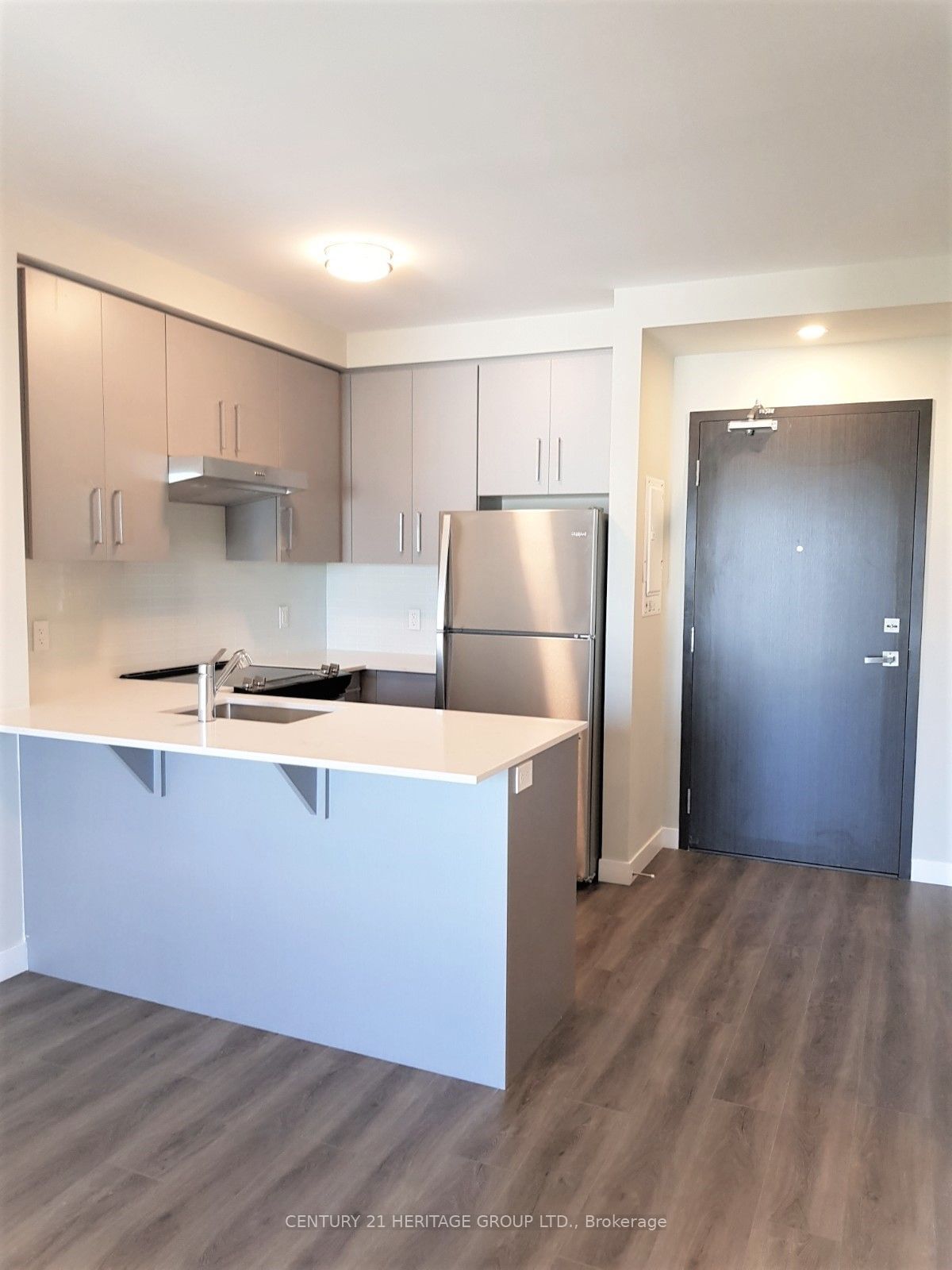 15 Queen St S, unit 808 for rent