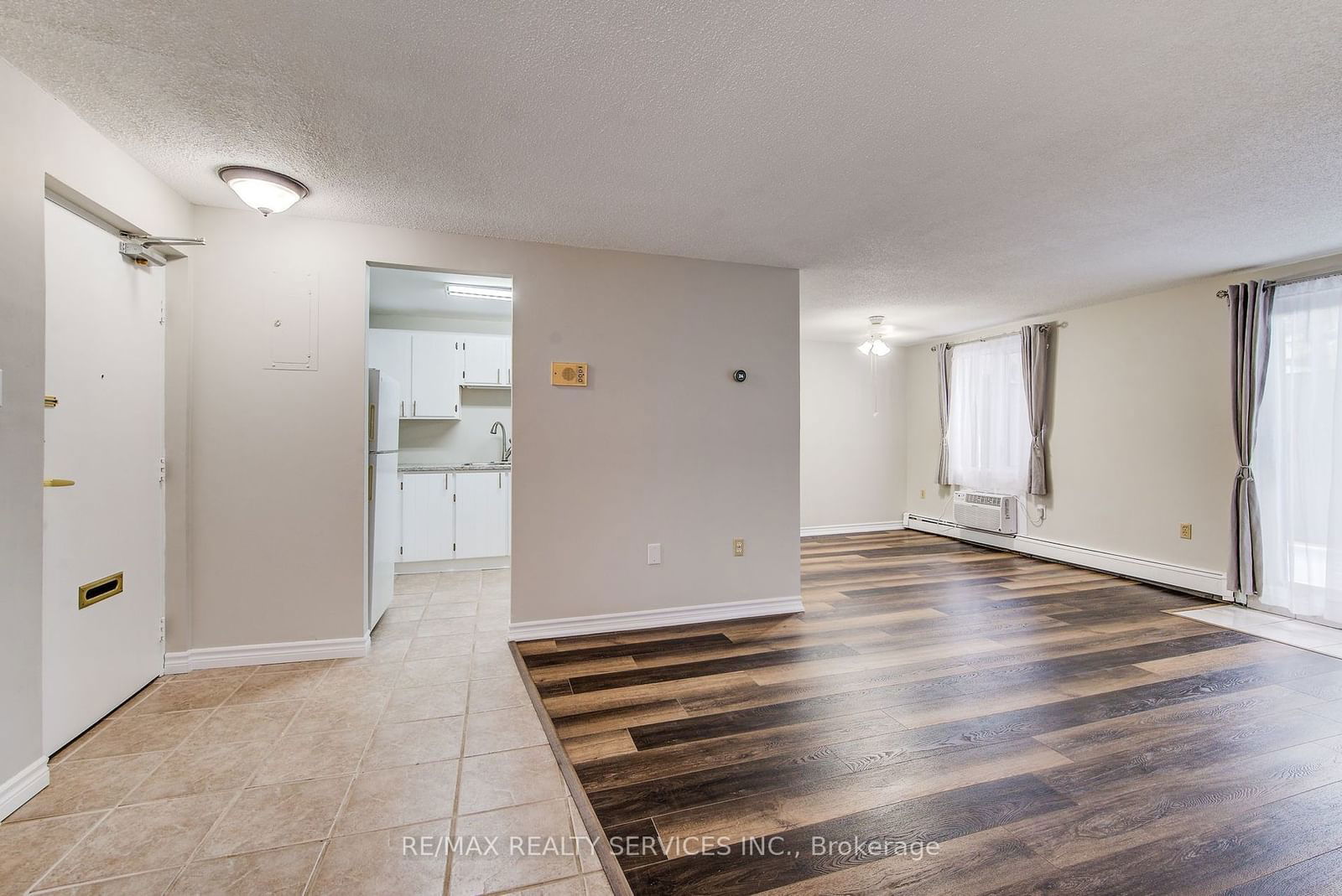 279 Chandler Dr, unit 104 for sale - image #4